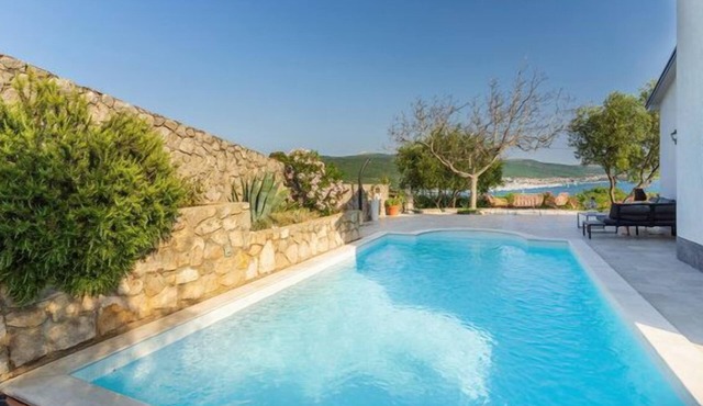Romantic 3-Bed Villa in Krk