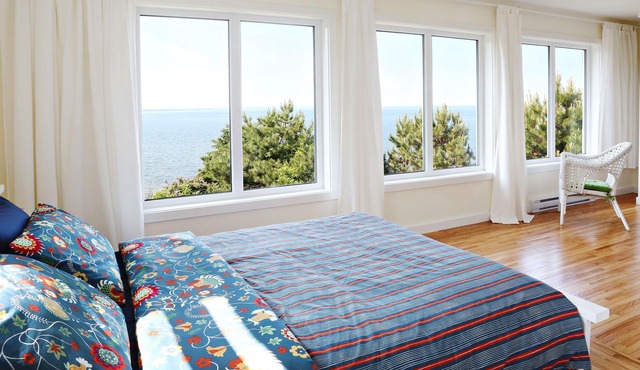 Romantic 4 1/2 Stars Art House by the Sea in Cape Breton