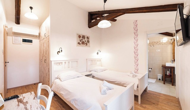 Romantic 8-bedroom boutique hotel in Motovun with panoramic view