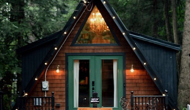Romantic A-Frame Cabin - Firepit & Grill