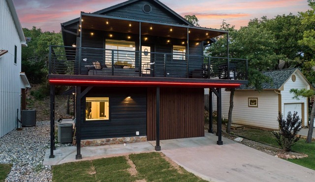 Romantic Adult Kink Theme Couples Getaway-Hot Tub -Free Golf Cart For Sept. Only