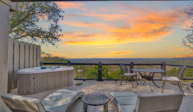 Romantic-amazing Views-Newly Renovated-new Hot Tub-has It All!