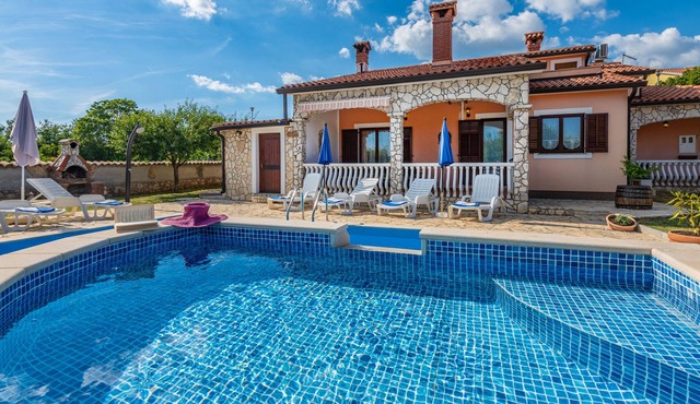 Romantic and charming newly opened pool villa