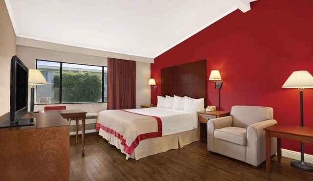 Romantic and Cozy King Unit, Restaurant, Pool