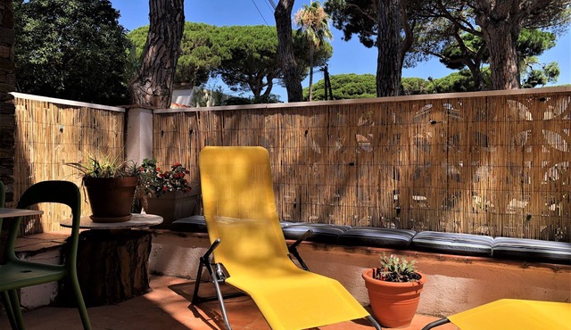 Romantic apartment 2 rooms 150m beach in villa, terrace, garden, private parking