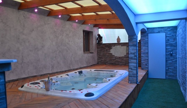 Romantic apartment with large spa