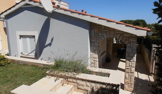 Romantic Apartment in a Detached House with Private Entrance