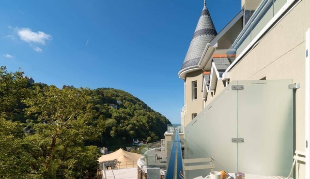 Romantic Apartment Nestled in Coastal Hills | 1Bed