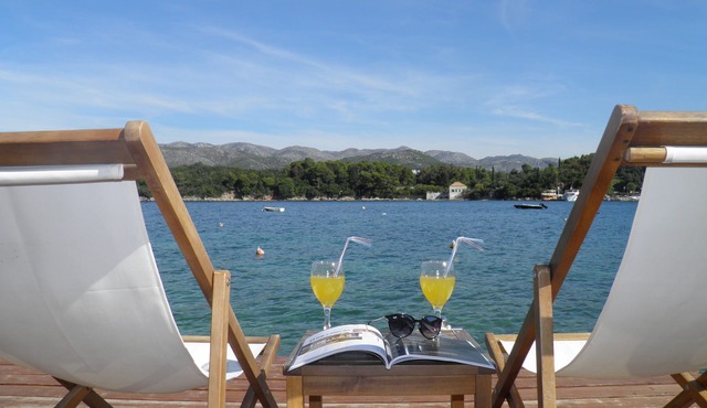 Romantic apartment surrounded by ancient walls, two meters from the sea
