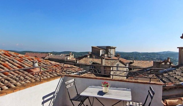 Romantic Apartment with Private Roof Terrace
