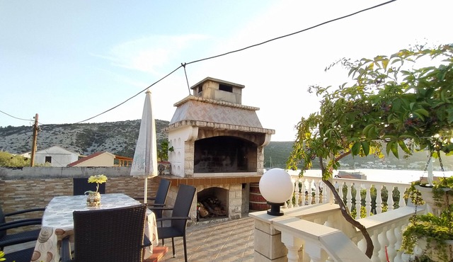 Romantic apartment with sea view Vinišće, Dalmatia