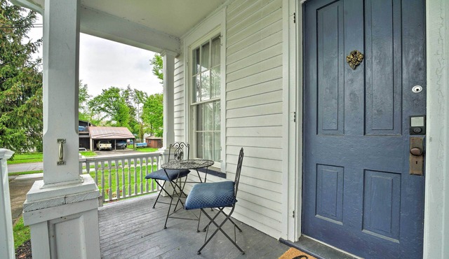 Romantic Apt Near Wineries, Golf & Lake Erie!