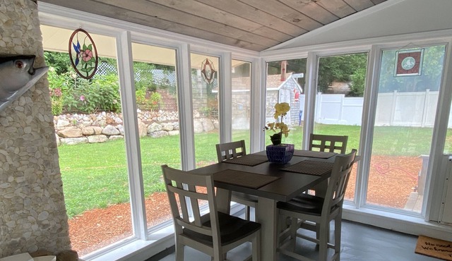 Romantic Artistic Retreat with Adirondack Suite