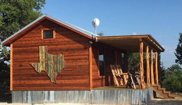 Romantic Ava Haus CABIN. 3 minutes to Main!See our other 4 Ava Haus rentals!