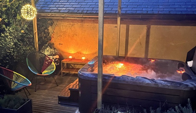 Romantic B&B with sauna and hot tub at the foot of the mountains!