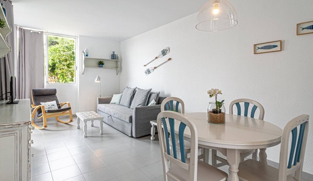 Romantic, Beach Apartment with Mediterranean Sea Views