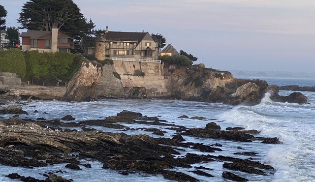 Romantic Beach Oasis - 2 mins from the ocean