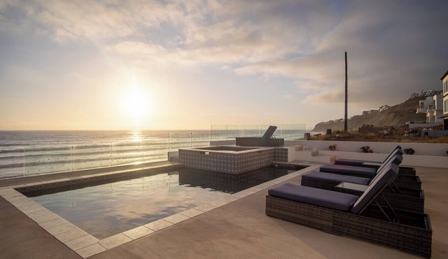 Romantic Beachfront Villa Ocean Views/Private Pool & Spa - Steps to Beach!