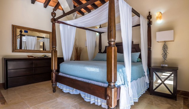 Romantic Bianca Suite with amazing beach, and tropical forest views