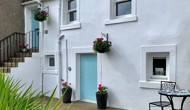 Romantic Boutique Bolthole In Pittenweem Near St Andrews. Small dogs welcome.