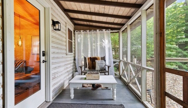 Romantic Bungalow | Fire pit | BBQ Grill | Pets OK