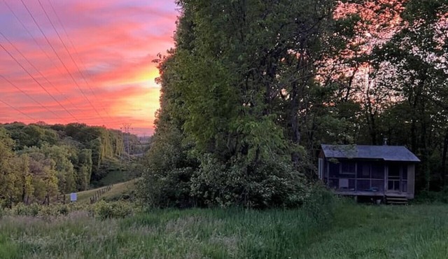Romantic - Cabin & Camping - on 175 Acre Farm