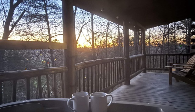 Romantic Cabin Escape for Couples with Hot Tub