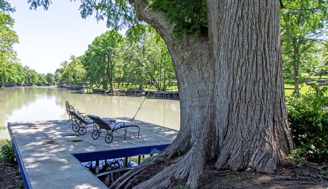 Romantic Cabin for Two! 12 miles to Schlitterbahn/New Braunfels, Gruene Texas.