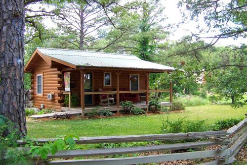 Romantic Cabin Rental for Two with a Private Hot Tub near St. Louis, Missouri