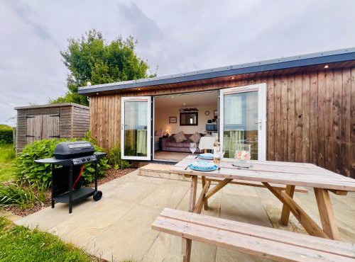 Romantic Cabin Retreat on 50-Acre Suffolk Farm