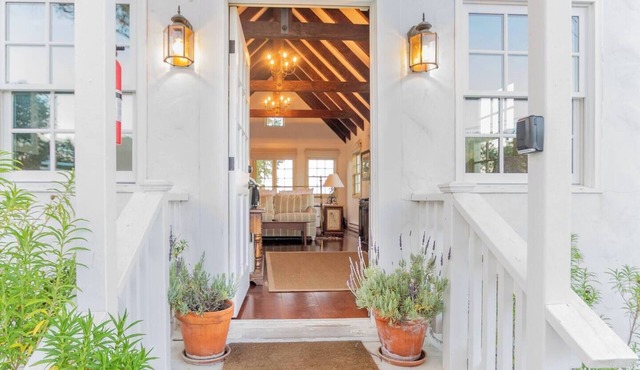 Romantic Carmel Cottage: Ocean & Country Views