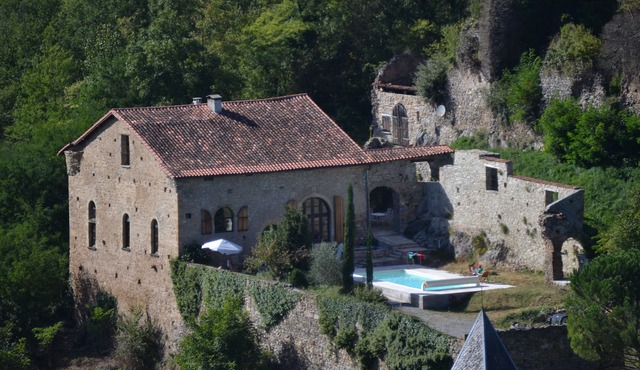 Romantic Cathar castle with private pool
