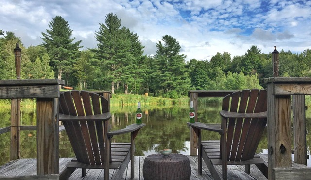 Romantic Catskills Getaway- European style luxury apartment by the lake