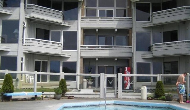 Romantic Coastal Escape – Ocean Views, Private Balcony & Fireplace