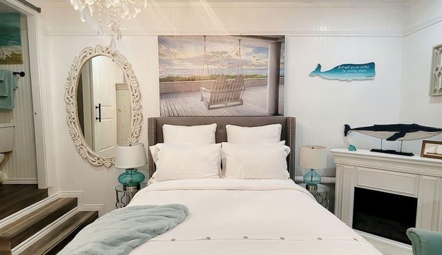 Romantic coastal getaway. Directly across from the ocean