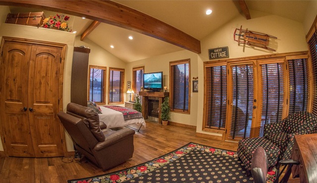 Romantic Columbine Cottage guest suite on gated private four acre horse ranch.