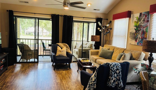 Romantic Condo, Gated Pawley’s Plantation. Professionally cleaned every time!