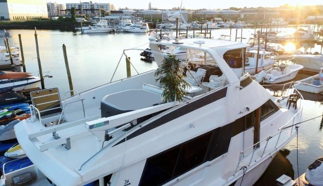 Romantic Condo @ Ocean 3-deck Yacht