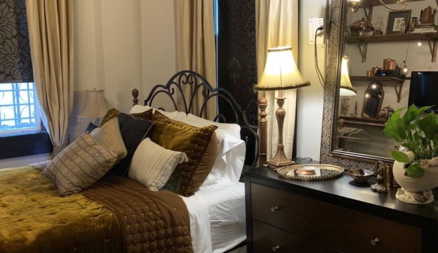 Romantic Copper ROOM at historic 123 S Washington