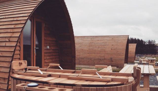 Romantic Cosy Glamping Cabin With Luv Tub