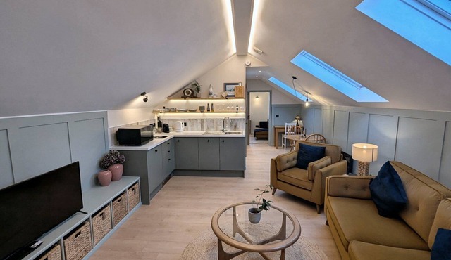 Romantic Cotswold Retreat with parking