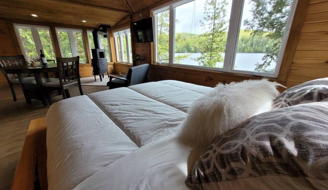 Romantic Cottage with Epic Lake Views