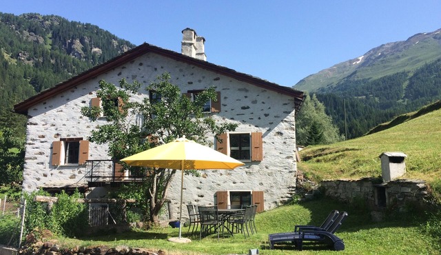 Romantic cottage for up to 8 P, in Val Poschiavo