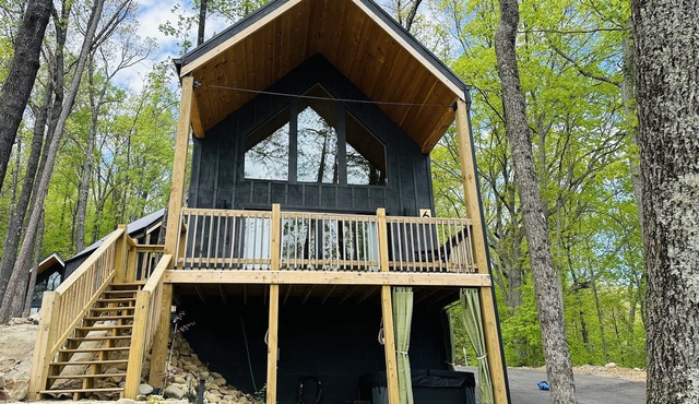 Romantic Cottage | Hot Tub + Views |