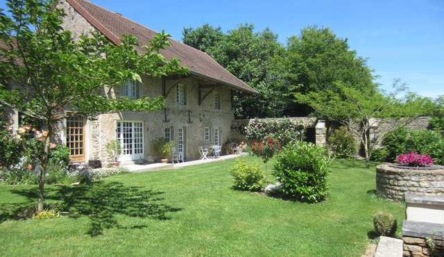 Romantic cottage near Cluny