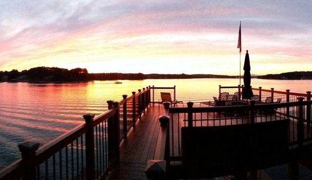Romantic Cottage on Smith Mountain Lake