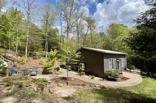 Romantic Cottage w Hot Tub & Views