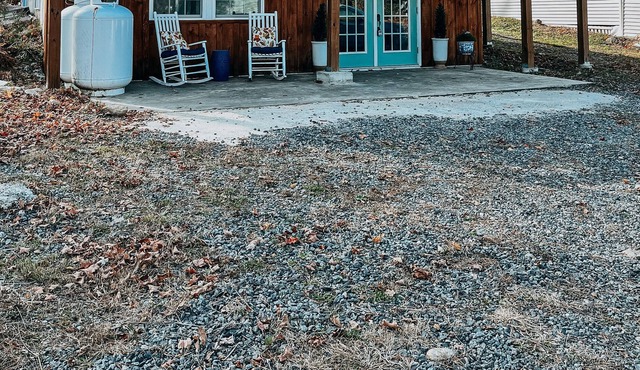 Romantic Cottage w/ Private Lake Access