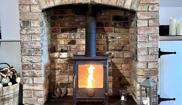 Romantic cottage with period features on the edge of the Cotswolds.