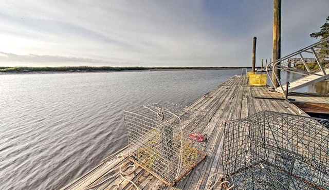 Romantic Cottage with a Beautiful Dock for Peace and Quiet Near Historic St. Catherine's and Ossabaw Island Beaches, Georgia (A Boat Ride Away!)